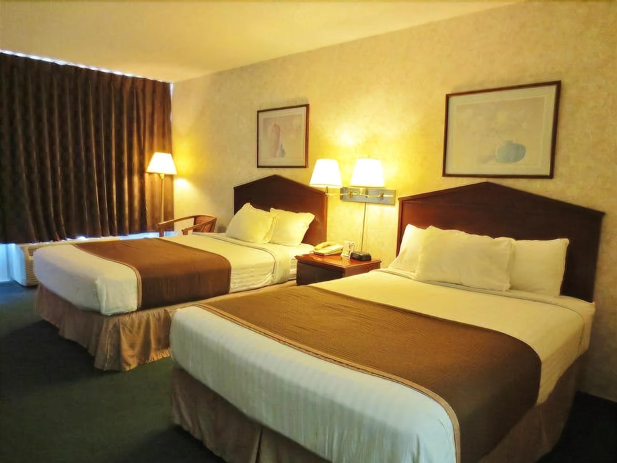 Quality Inn & Suites Vandalia Near I-70 And Hwy 51 Exterior foto