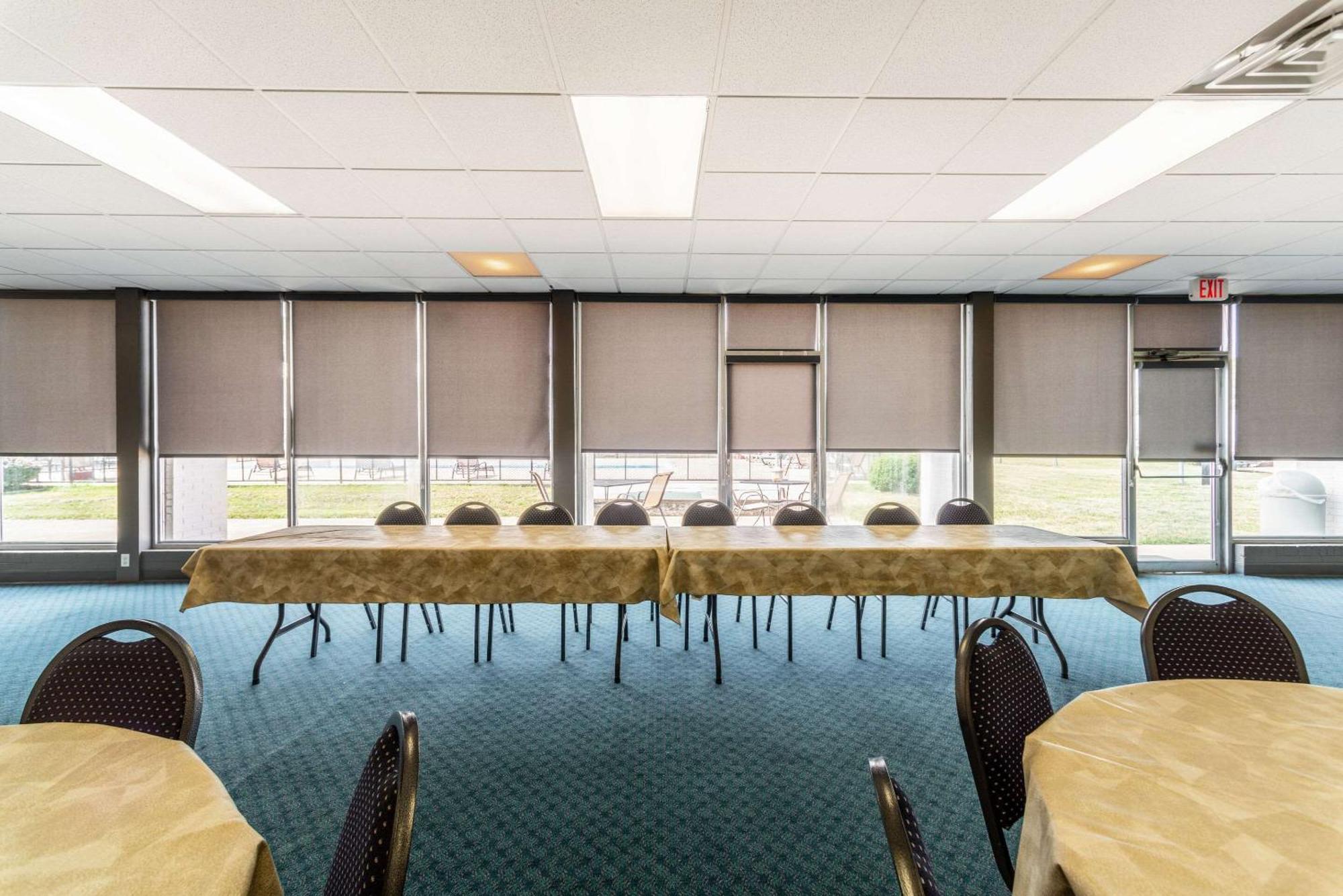 Quality Inn & Suites Vandalia Near I-70 And Hwy 51 Exterior foto