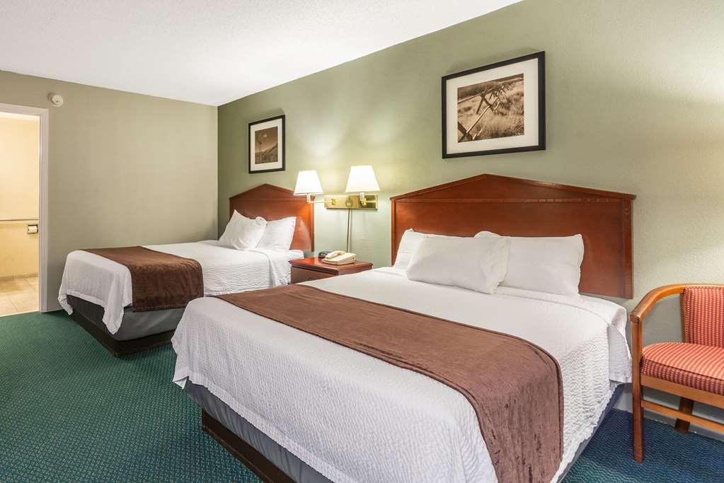 Quality Inn & Suites Vandalia Near I-70 And Hwy 51 Habitación foto